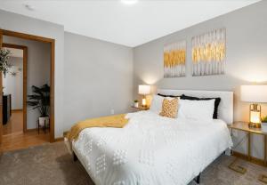 Φωτογραφία από το άλμπουμ του T's Luxury Pool, Home Theater & Arcade House σε All Saints Village