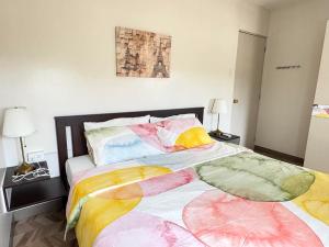 Postel nebo postele na pokoji v ubytování A’s Penthouse - Calbayog