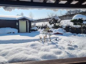 Fotografie z fotogalerie ubytování Yongin Greenish Family Cottage with a Fireside Yard v destinaci Jongin