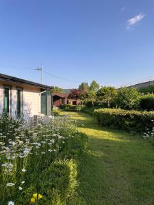 Fotografie z fotogalerie ubytování Yongin Greenish Family Cottage with a Fireside Yard v destinaci Jongin