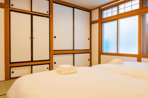 Postel nebo postele na pokoji v ubytování Sakura Villa Kotoni フルリフォーム ファミリーオススメ マーケット近く