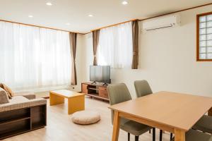 Posezení v ubytování Sakura Villa Kotoni フルリフォーム ファミリーオススメ マーケット近く