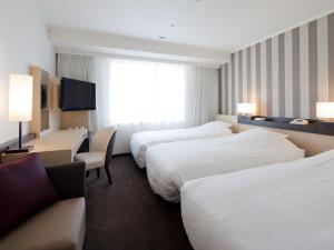 Hotel Granvia Osaka-JR Hotel Group客房内的一张或多张床位