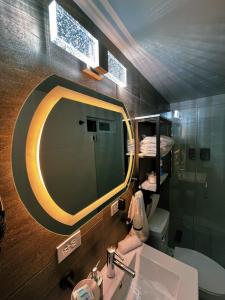 Koupelna v ubytování AXEL Suites Diamante Jacuzzi