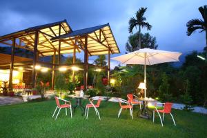 Taman di luar Zhen Shan Zhuang B&B