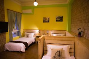 Uma cama ou camas num quarto em 輕旅小站 Soft Travel Hostel