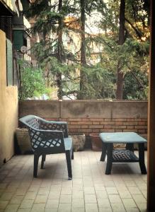 two benches and a table on a patio at B&B Le Terrazze in Bologna