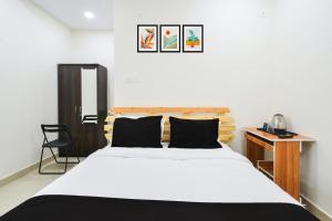 Posteľ alebo postele v izbe v ubytovaní Super Collection O Adibatla Hyderabad