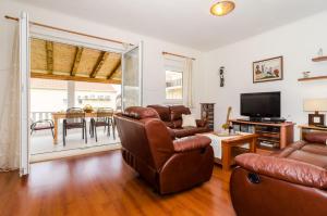 TV a/nebo společenská místnost v ubytování Holiday Home Tina