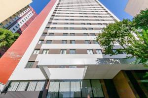 an image of a tall building at Apto confortável Centro/Batel in Curitiba