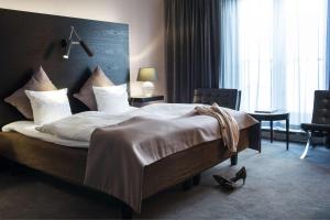 a bedroom with a large bed in a room at Scandic Front in Copenhagen