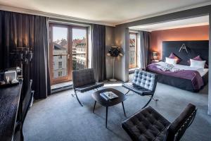 a hotel room with a bedroom with a bed and a window at Scandic Front in Copenhagen