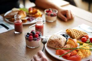 Makanan di atau berdekatan hotel