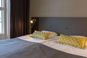Un ou plusieurs lits dans un hébergement de l'établissement Scandic Grand Marina