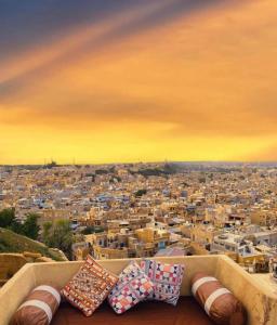 Vista generica su Jaisalmer o vista sulla città dall'interno dell'hotel