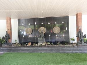 Giardino di Sobit Sarovar Portico