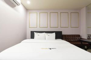 Pyeongtaek Gallery Hotel客房内的一张或多张床位