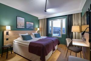 Tempat tidur dalam kamar di Scandic Lugnet