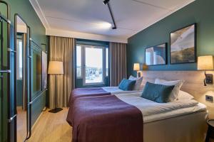Tempat tidur dalam kamar di Scandic Lugnet