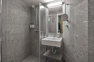 Kamar mandi di Scandic Lugnet
