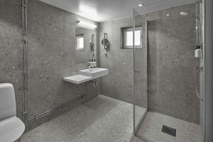 Kamar mandi di Scandic Lugnet