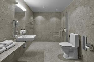 Kamar mandi di Scandic Lugnet