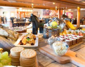 Makanan di atau di tempat lain dekat hotel