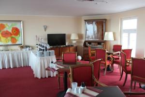 TV a/nebo společenská místnost v ubytování Kur- und Ferienhotel Sanddorn