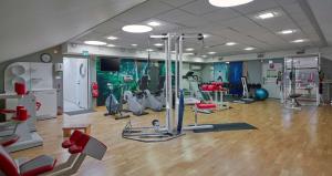 Fitness centrum a/nebo fitness zařízení v ubytování Scandic CH