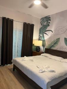 Postel nebo postele na pokoji v ubytování Wild Ginger Hotel