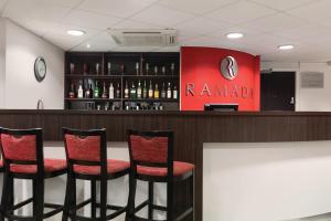 Lounge nebo bar v ubytování Ramada London Stansted Airport