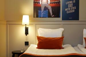 Postel nebo postele na pokoji v ubytování Scandic Grand Central