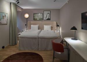 A bed or beds in a room at Scandic Klara