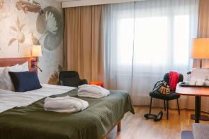 Postel nebo postele na pokoji v ubytování Scandic Kungens Kurva