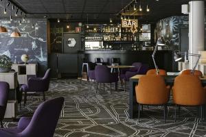 Lounge nebo bar v ubytování Scandic Kungens Kurva + 16 fotografií