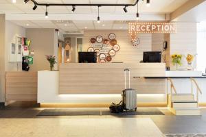 Vstupní hala nebo recepce v ubytování Scandic Örebro Väst + 26 fotografií