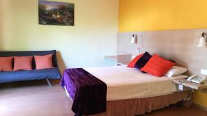 Rúm í herbergi á Hosteria Canoa