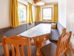 Posedenie v ubytovaní Chalet in Filzsteinalpe near Ski Slopes