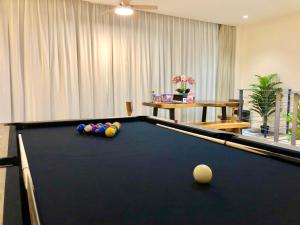 Τραπέζι μπιλιάρδου στο New Luxury Private Pool Villa Puchong up to 30 pax