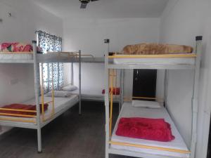 Postel nebo postele na pokoji v ubytování Sarvaheet Hotel