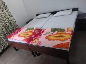 Postel nebo postele na pokoji v ubytování Sarvaheet Hotel