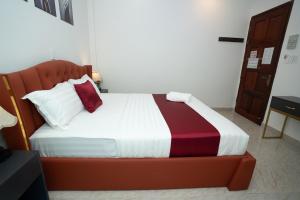 Postel nebo postele na pokoji v ubytování The Eros Hotel
