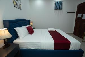 Postel nebo postele na pokoji v ubytování The Eros Hotel