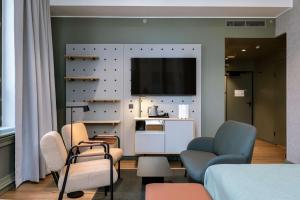 Istumisnurk majutusasutuses Scandic Helsinki Hub