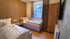 Postel nebo postele na pokoji v ubytování Apartments Zur alten Post inkl MeineCardPLUS