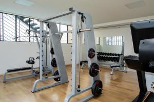 Fitness centrum a/nebo fitness zařízení v ubytování Laurel Hill Suites
