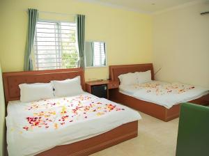 Postel nebo postele na pokoji v ubytování Bảo Trân Hotel Pleyku - by BAY LUXURY