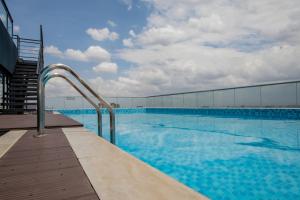 Bazén v ubytování Laurel Hill Suites nebo v jeho okolí