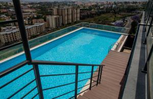 Bazén v ubytování Laurel Hill Suites nebo v jeho okolí