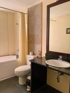 Kopalnica v nastanitvi Ha Noi Memory Central Hotel And Spa
